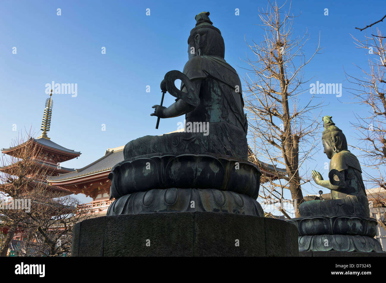 Statues bouddhistes, Asakusa Kannon Temple (le Temple Senso-ji), Tokyo, Japon Banque D'Images