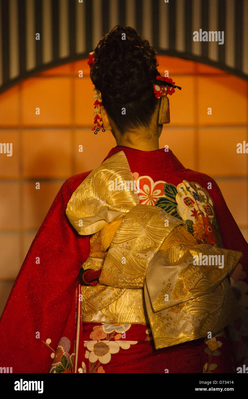 Femme en vêtements traditionnels japonais, Kimono, Kyoto, Japon Banque D'Images