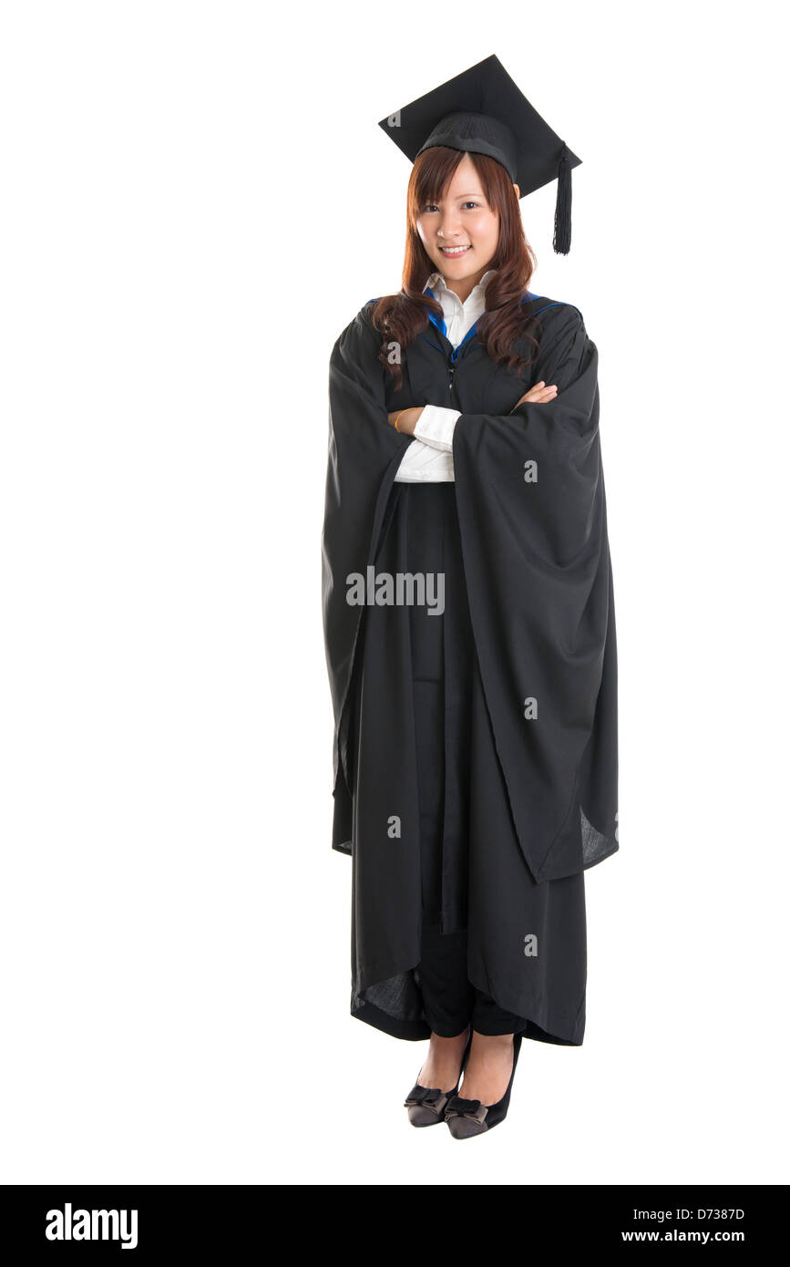 Heureux de tout le corps étudiant Asian girl in graduation gown article isolé sur fond blanc Banque D'Images