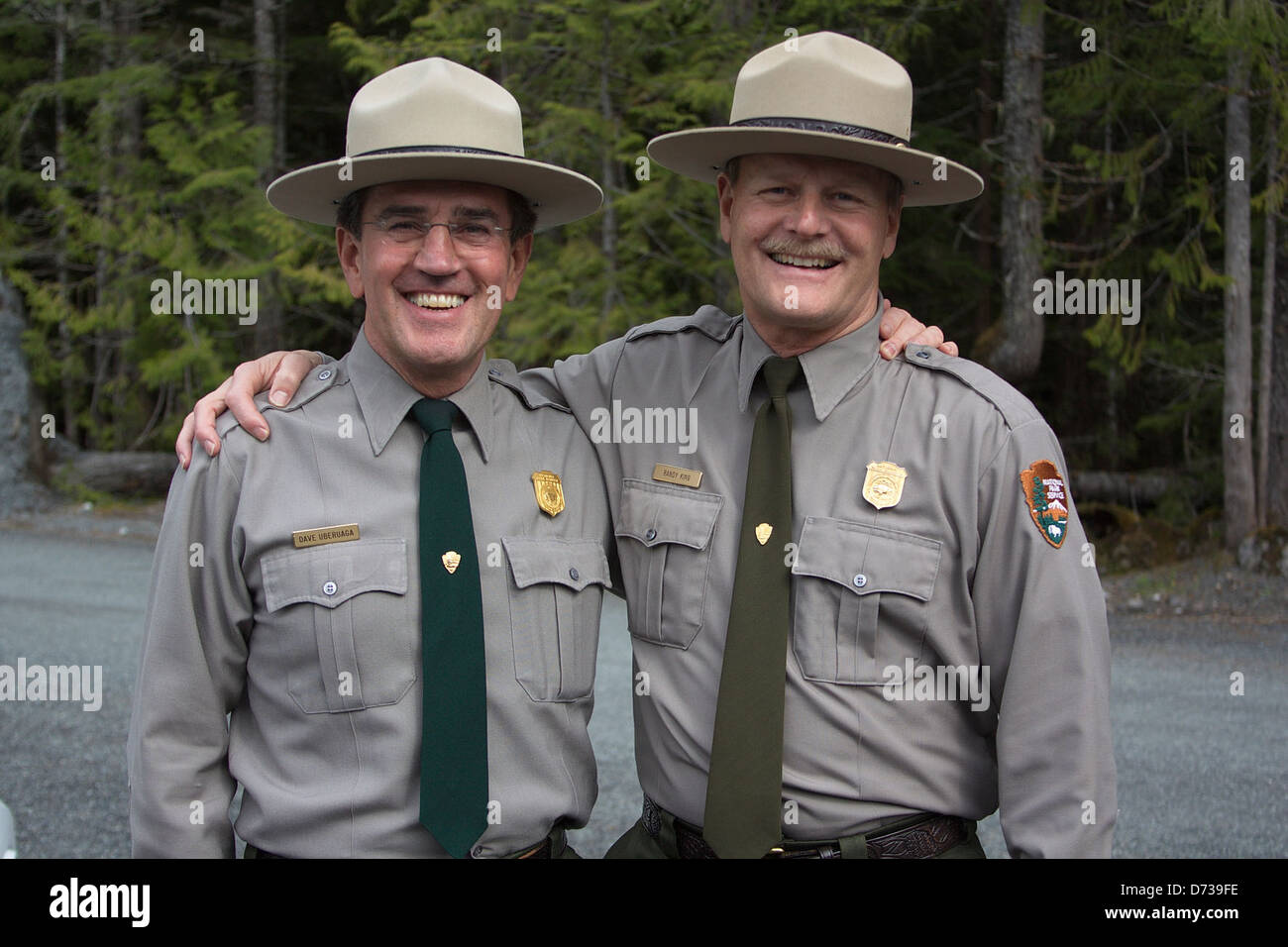 Une photo du parc national du Mont-Rainier, mettant en vedette le Ranger Dave Uberuaga et le surintendant Randy King, illustre la beauté du parc et son leadership dans la gestion et la préservation du parc. Banque D'Images