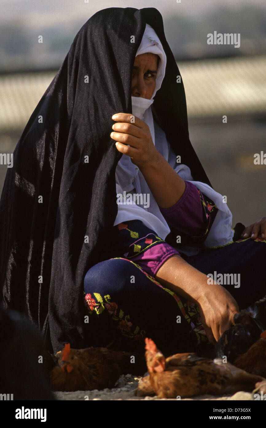 Bédouine de la tribu Tarabin aussi connu comme Al-Tirabin au marché de Beer-sheva Beer-Sheva, aussi orthographié la plus grande ville dans le désert du Néguev dans le sud de l'Israël Banque D'Images