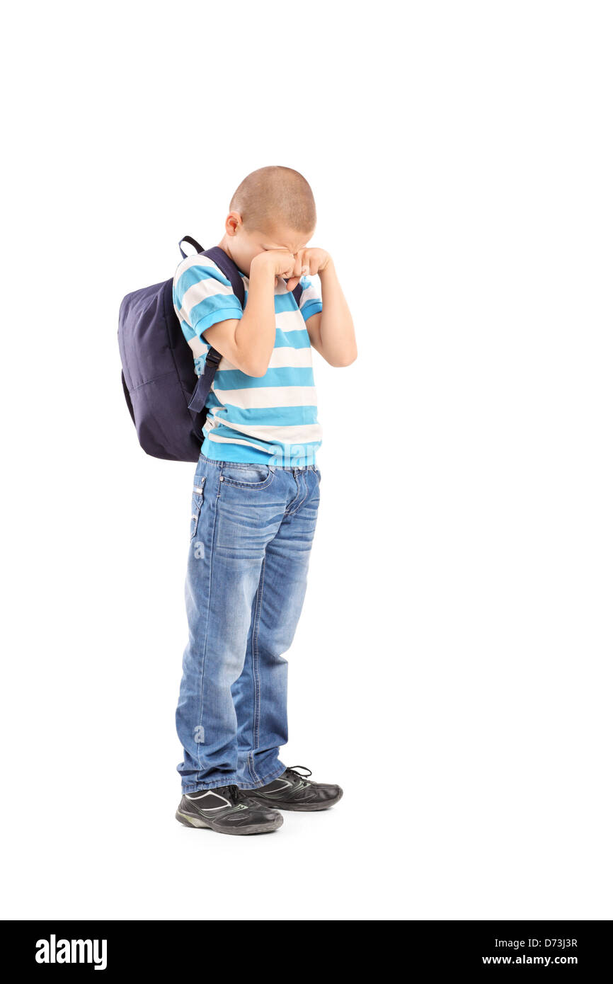Portrait d'un écolier triste pleurer isolé sur fond blanc Banque D'Images