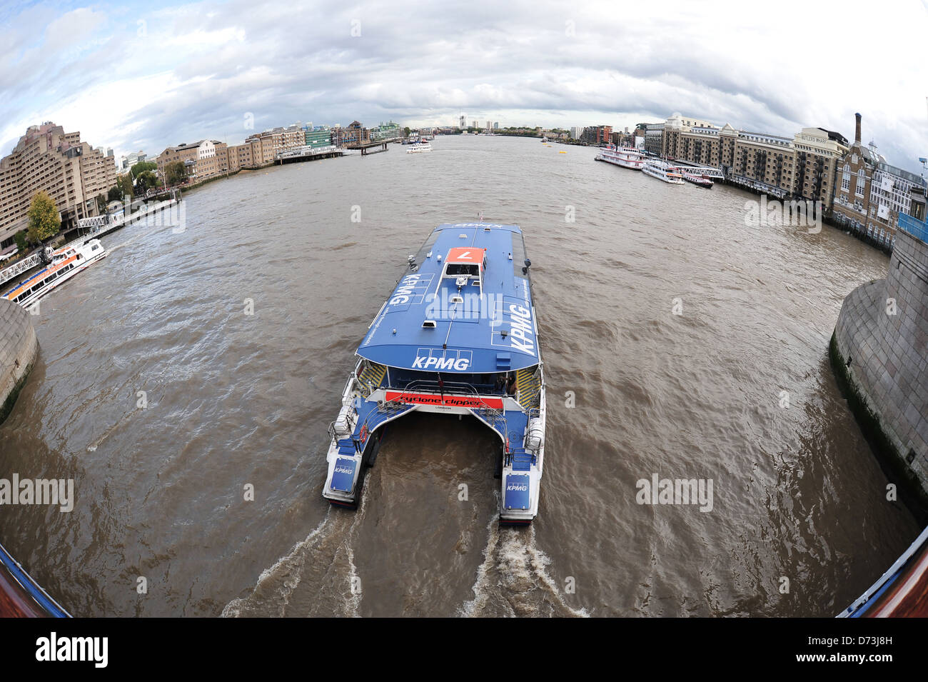 Londres, Grande-Bretagne, le bateau de vitesse sur la Thames Clipper Cyclone Banque D'Images