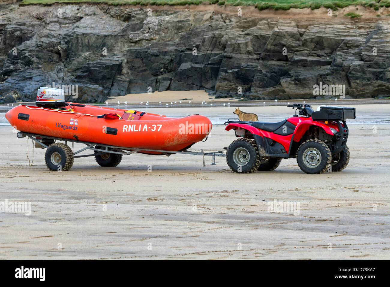 RNLI embarcation de sauvetage gonflables, Harlyn Bay, Cornwall, Angleterre Banque D'Images