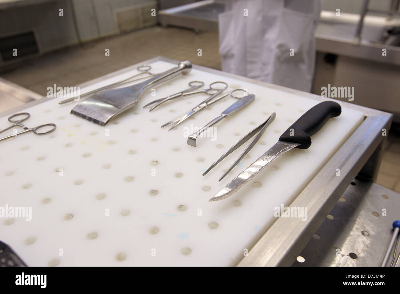 Kiel, Allemagne, instruments de pathologie à l'Institut de médecine légale de la UKSH Banque D'Images