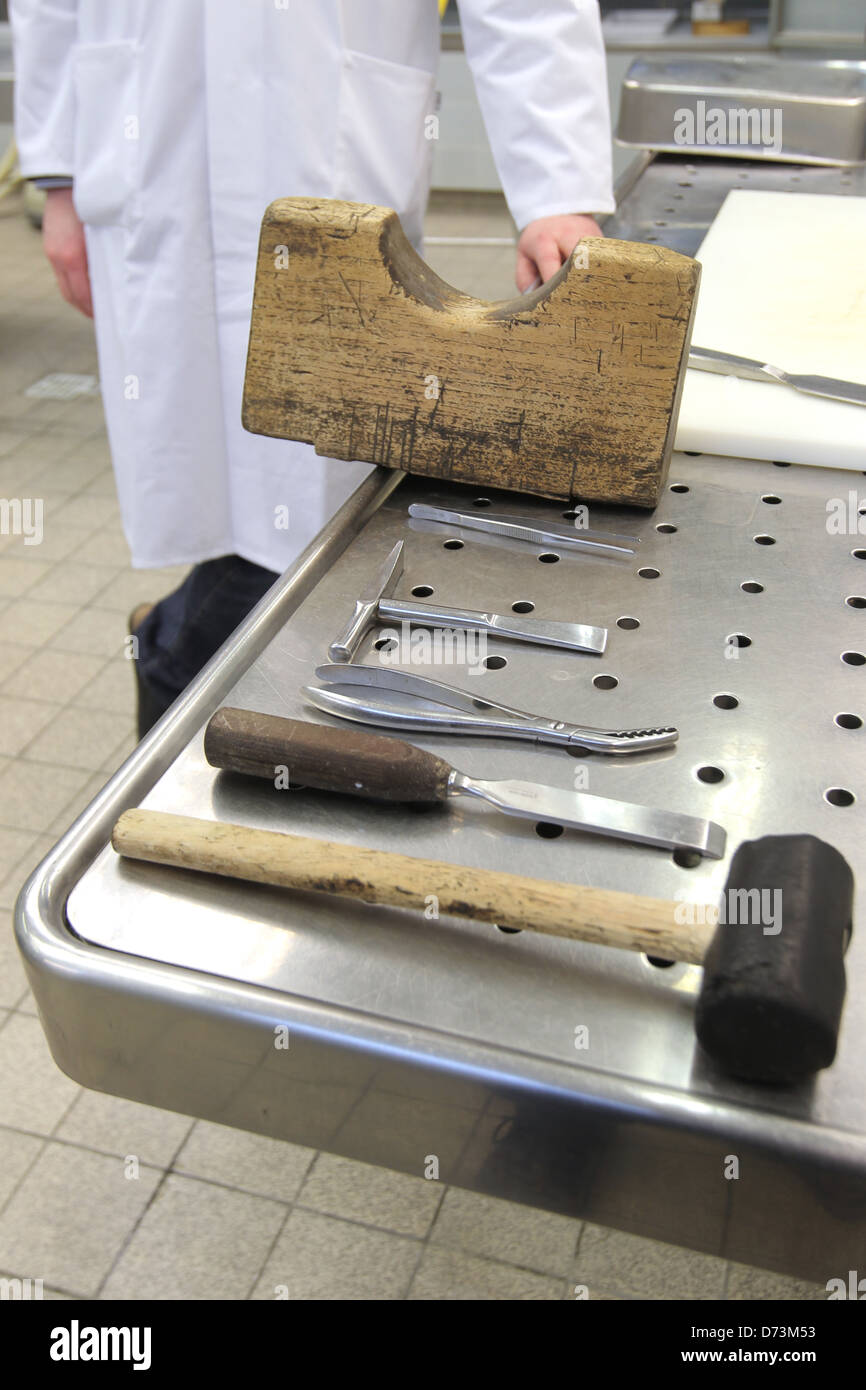 Kiel, Allemagne, instruments de pathologie à l'Institut de médecine légale de la UKSH Banque D'Images