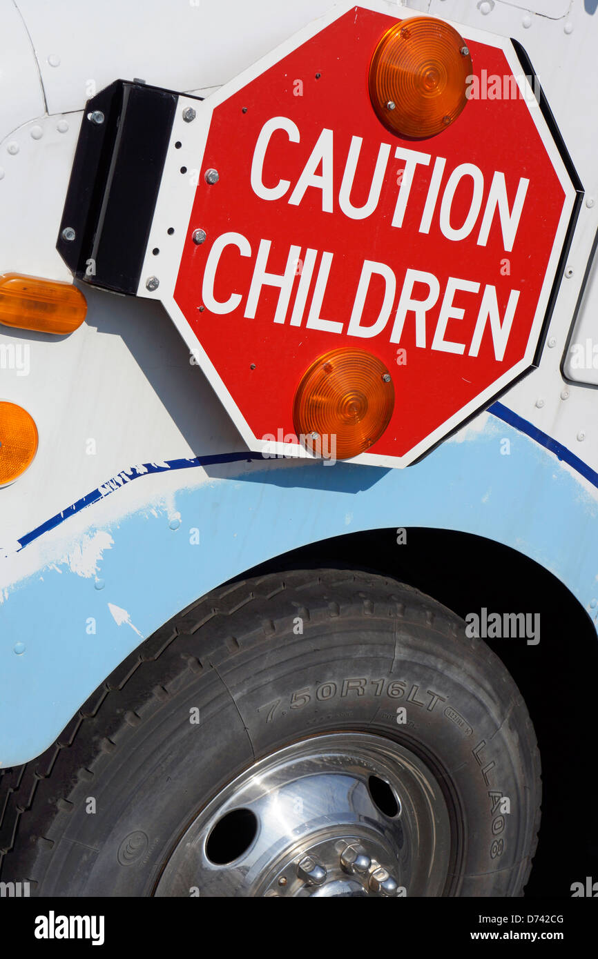 Attention les enfants, signe sur Van, Bus Banque D'Images