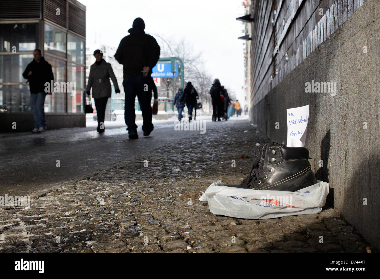 Berlin, Allemagne, une paire de chaussures à donner Banque D'Images