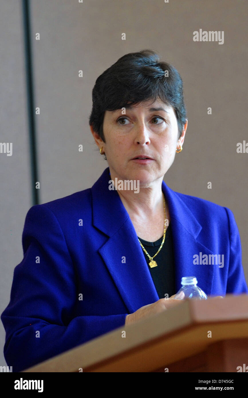 Frida Ghitis sur "Perspectives sur le Moyen-Orient". 2013 Teach-In sur Israël, organisé par le Comité "Israël de Santa Barbara Banque D'Images