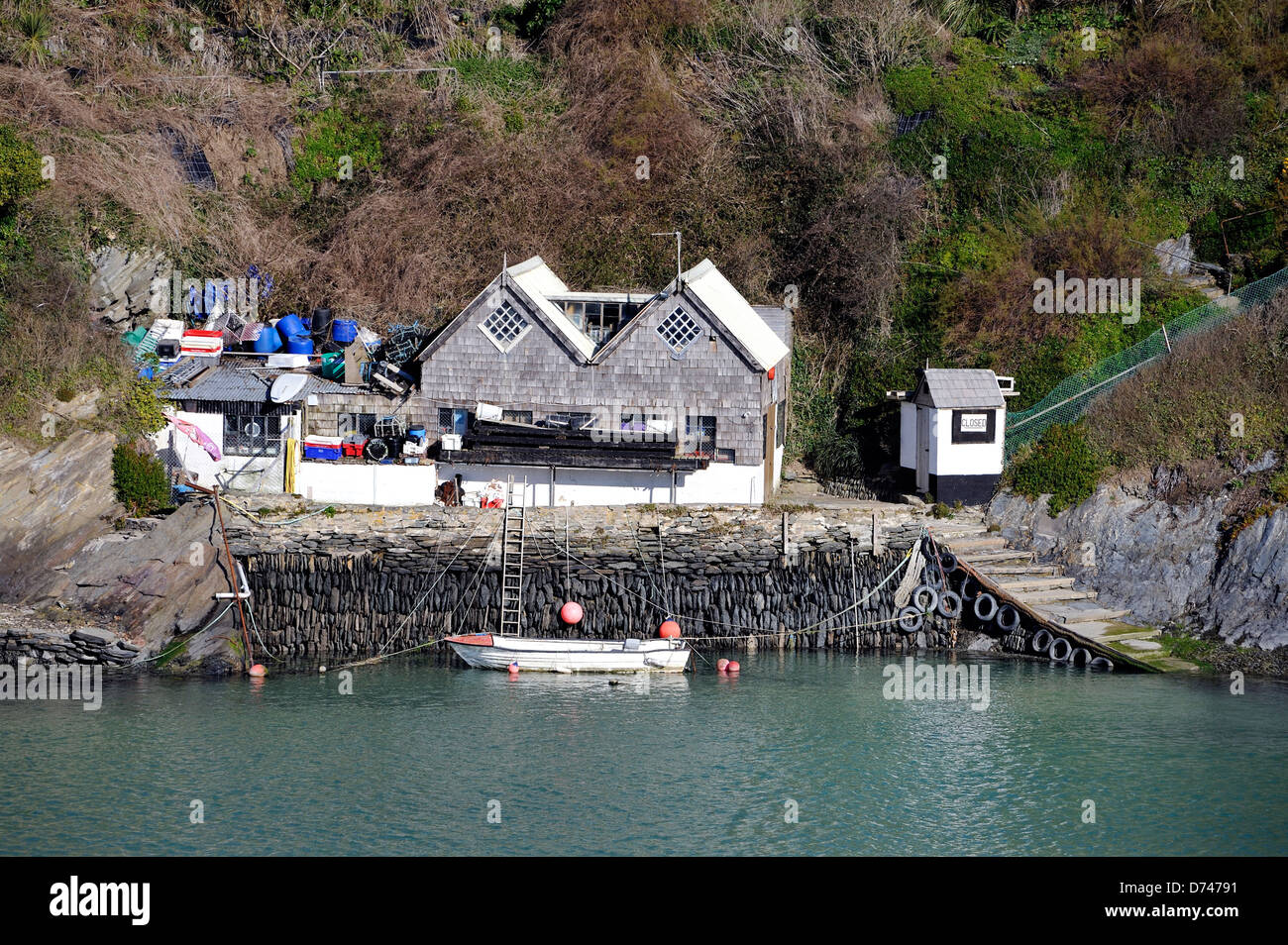 Le terminal de ferry de Pentire et le ferry traverse la rivière à la plage de Crantock gannel par Newquay Cornwall Banque D'Images