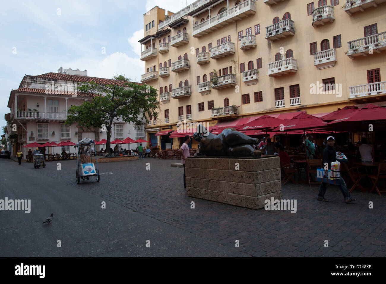 Restaurants en plein air sur la Plaza Santo Domingo à Cartagena, Colombie, une ville fortifiée et site du patrimoine mondial de l'UNESCO Banque D'Images