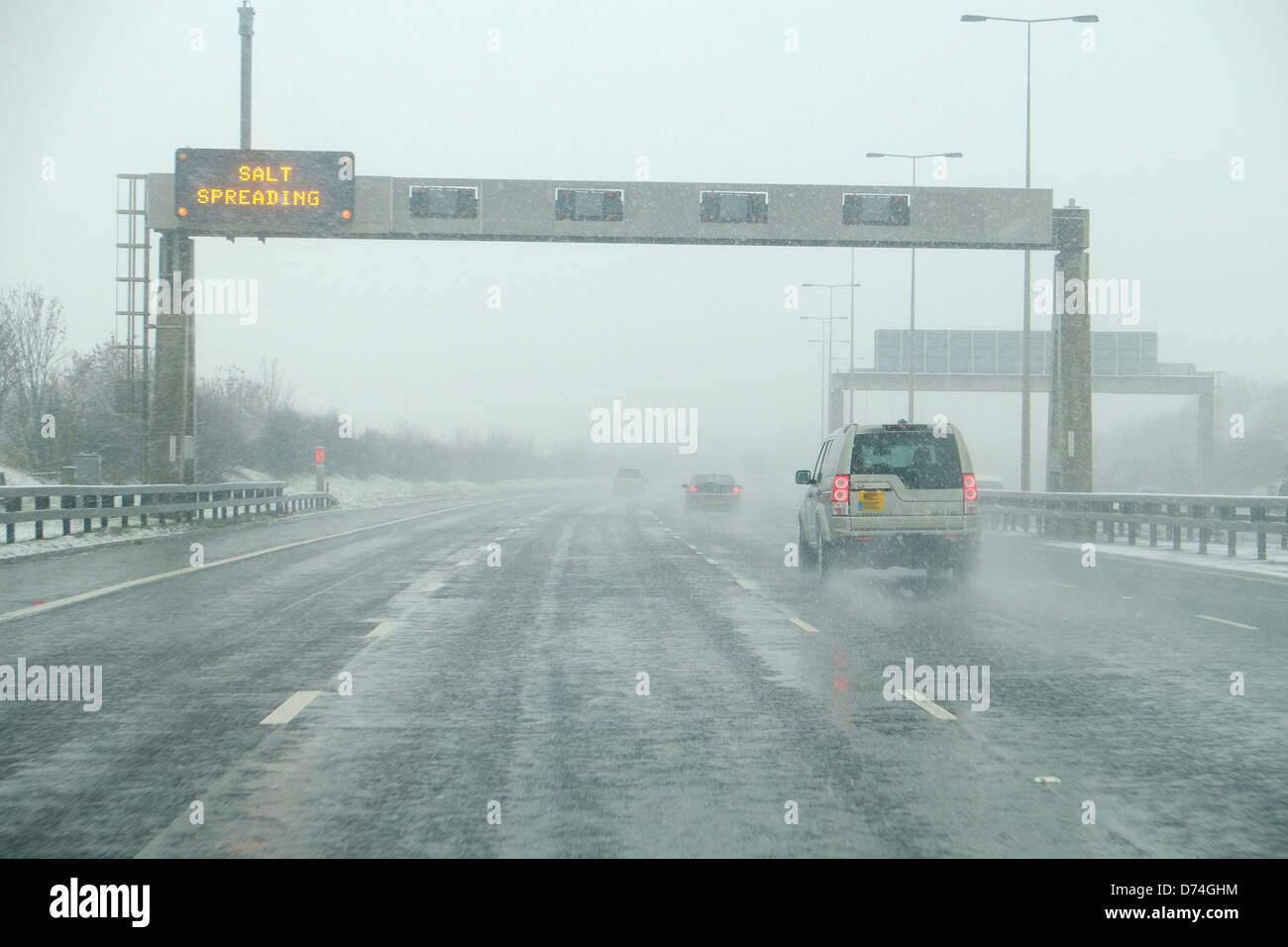 La conduite sur autoroute, dans les mauvaises conditions météorologiques, UK Banque D'Images