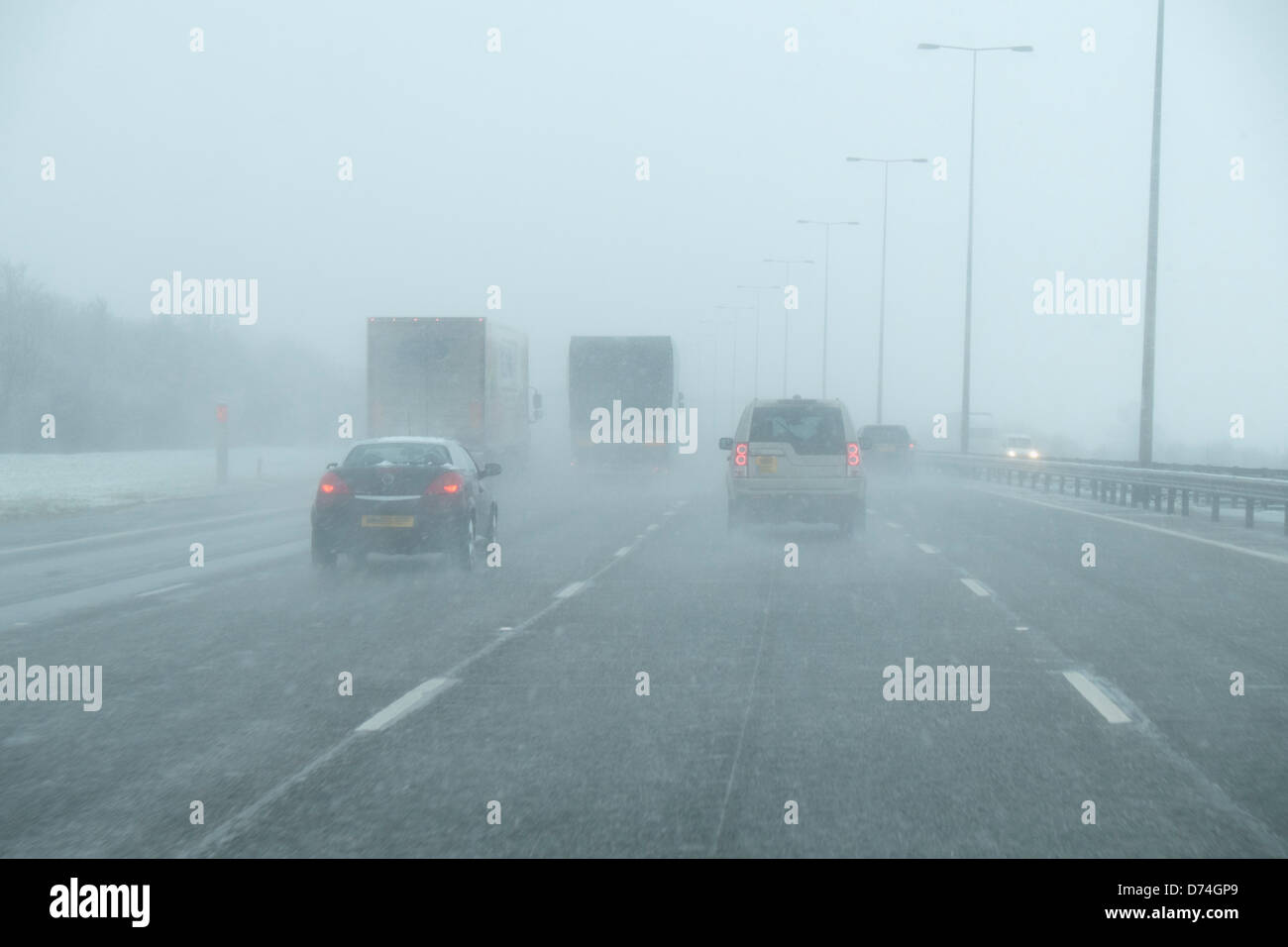 La conduite sur autoroute, dans les mauvaises conditions météorologiques, UK Banque D'Images