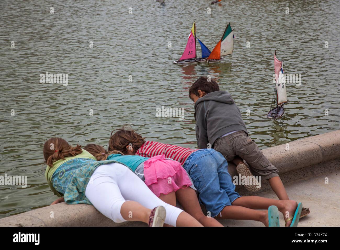 Paris, fontaine, jardin du palais de Louxembourgh, location de bateau Banque D'Images