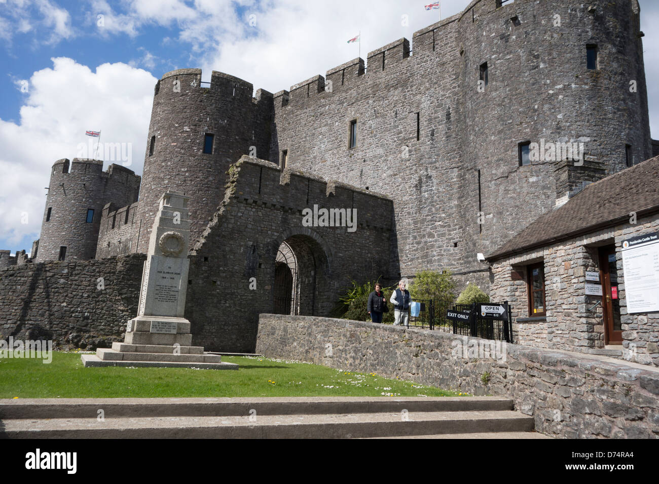 Entrée au château de Pembroke, lieu de naissance de Henry VII Banque D'Images