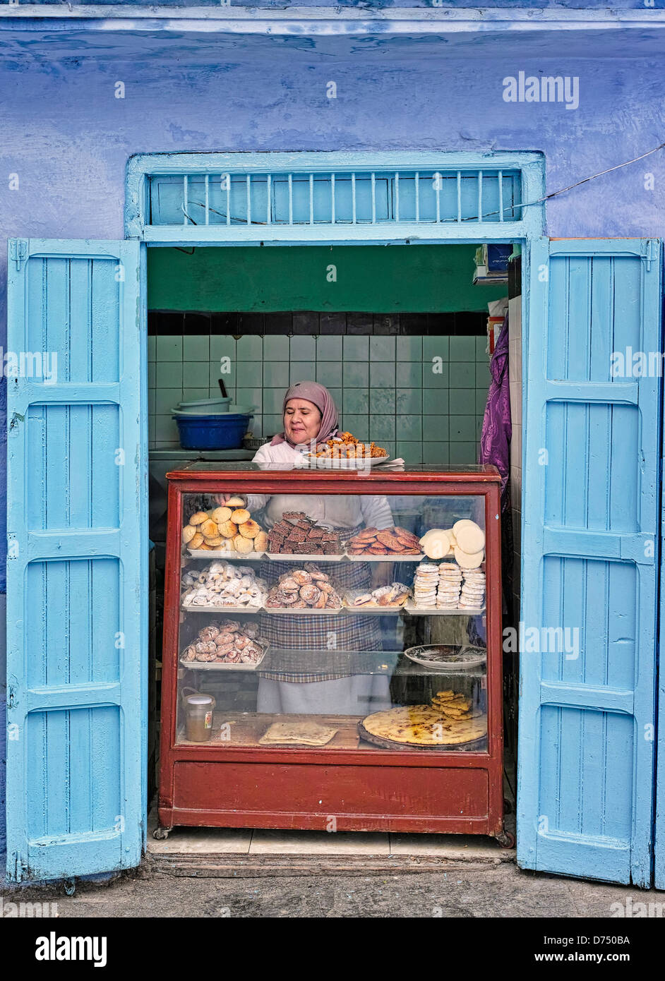 Femme Baker à Chefchaouen au Maroc Banque D'Images