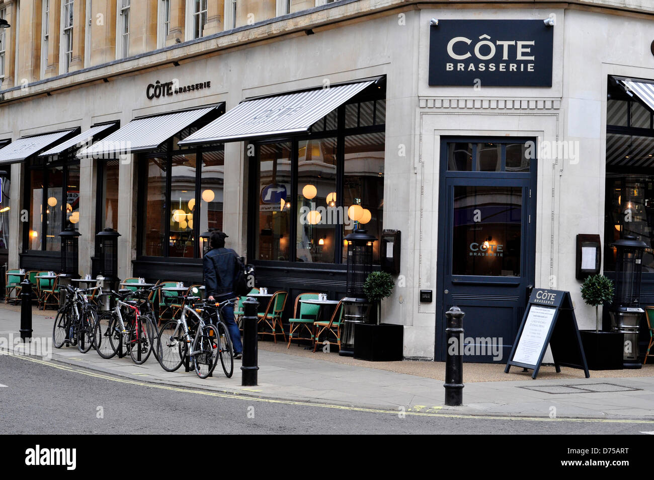 Une vue générale de la côte Brasserie, un bistro français à Londres, au Royaume-Uni. Banque D'Images