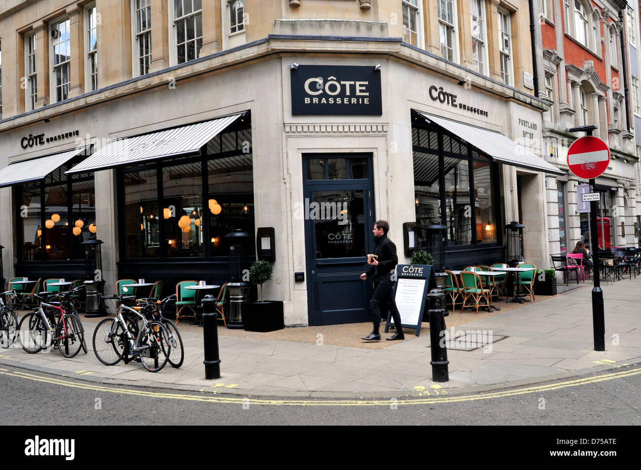 Une vue générale de la côte Brasserie, un bistro français à Londres, au Royaume-Uni. Banque D'Images