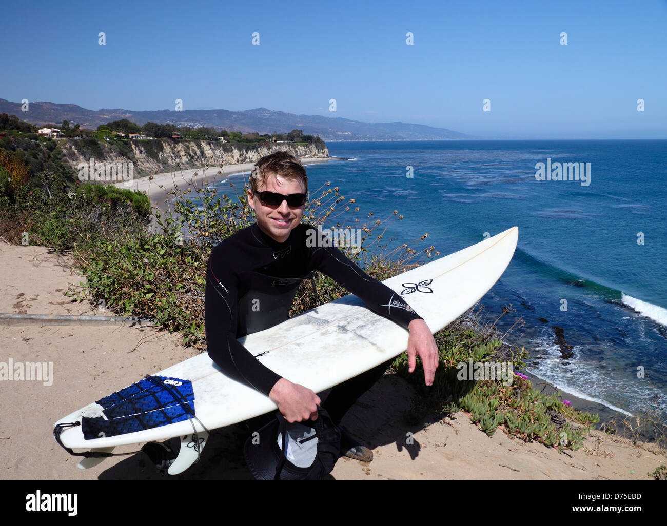 Surfer à Point Dume State Reserve à Malibu Banque D'Images
