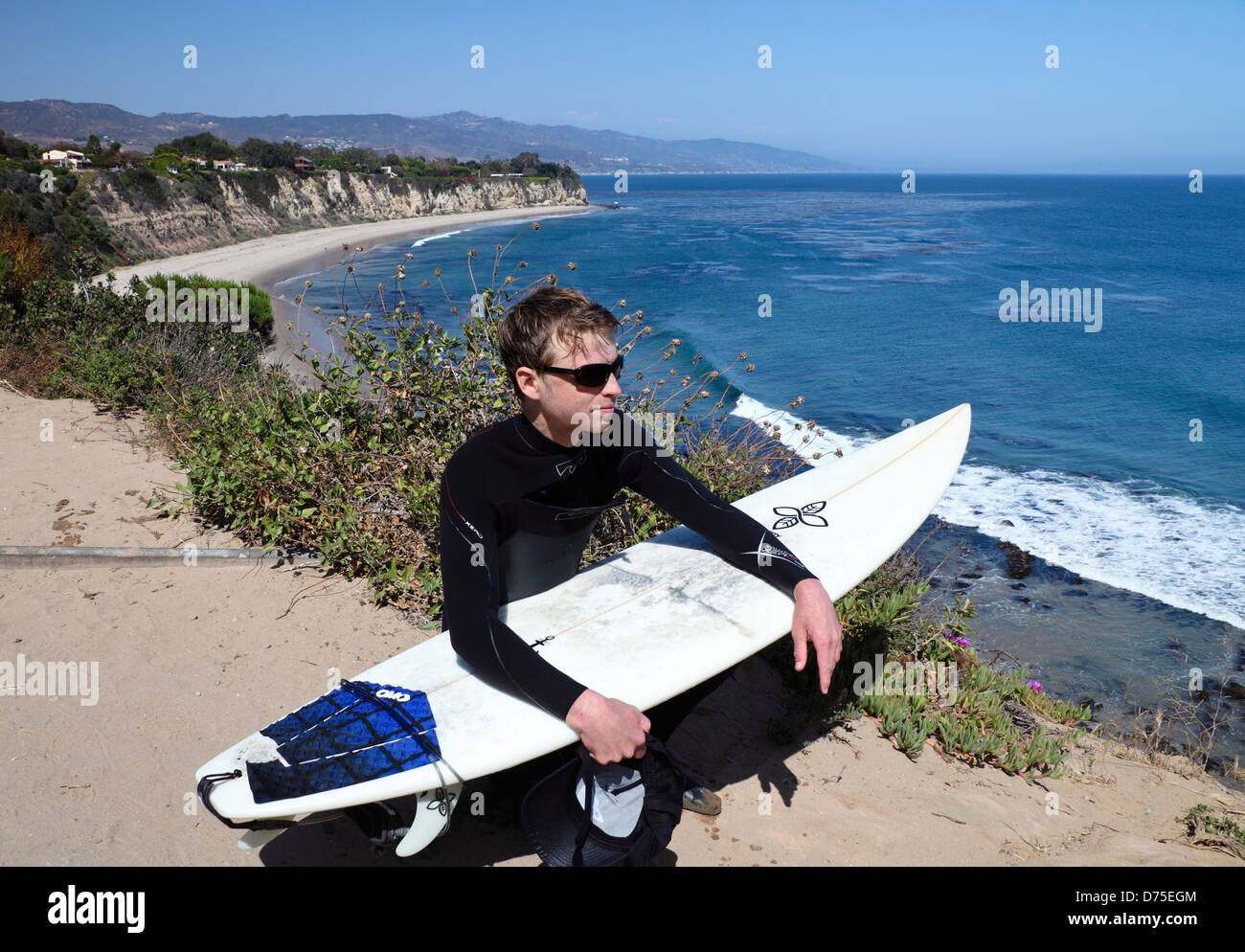 Surfer à Point Dume State Reserve à Malibu Banque D'Images