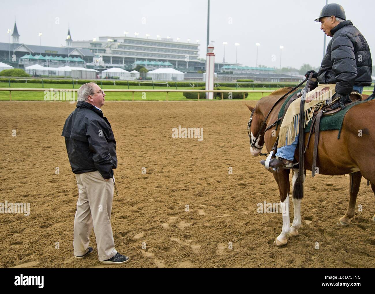 29 avril 2013 - Louisville, Kentucky, États-Unis - Shug McGaughey, formateur de Kentucky Derby probable Orb préférés, entretien avec D. Wayne Lukas à Churchill Downs durant la Semaine de Derby, le 29 avril 2013. (Crédit Image : © Scott Serio/Eclipse/ZUMAPRESS.com) Banque D'Images