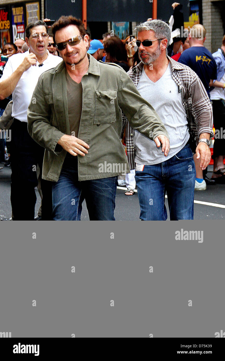 Paul David Hewson alias Bono arrivant à l 'Late Show with David Letterman" à l'Ed Sullivan Theater à New York City, USA - Banque D'Images