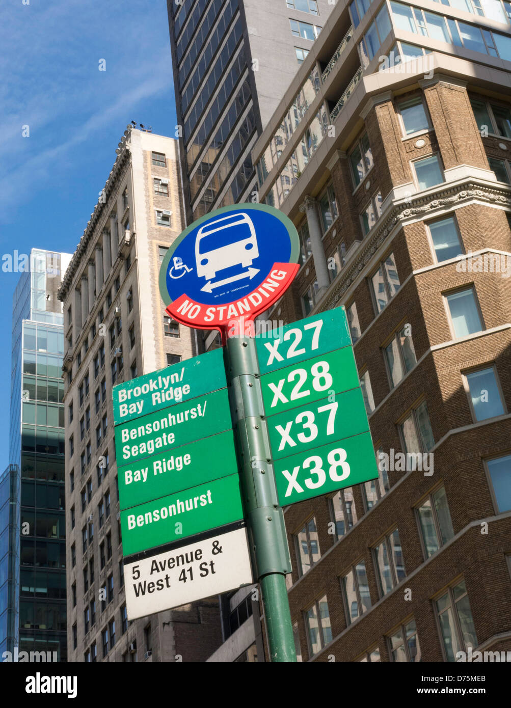 Bus Stop Sign, NYC Banque D'Images