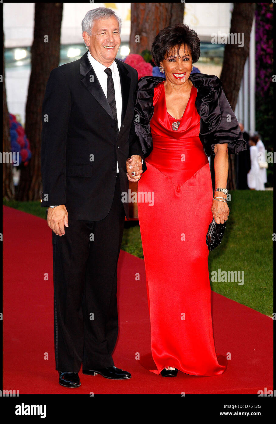 Guest et Shirley Bassey 63e Bal de la Croix Rouge, qui a eu lieu à Monte Carlo Sporting Club de Monte-Carlo, Monaco - 05.08.11 Banque D'Images