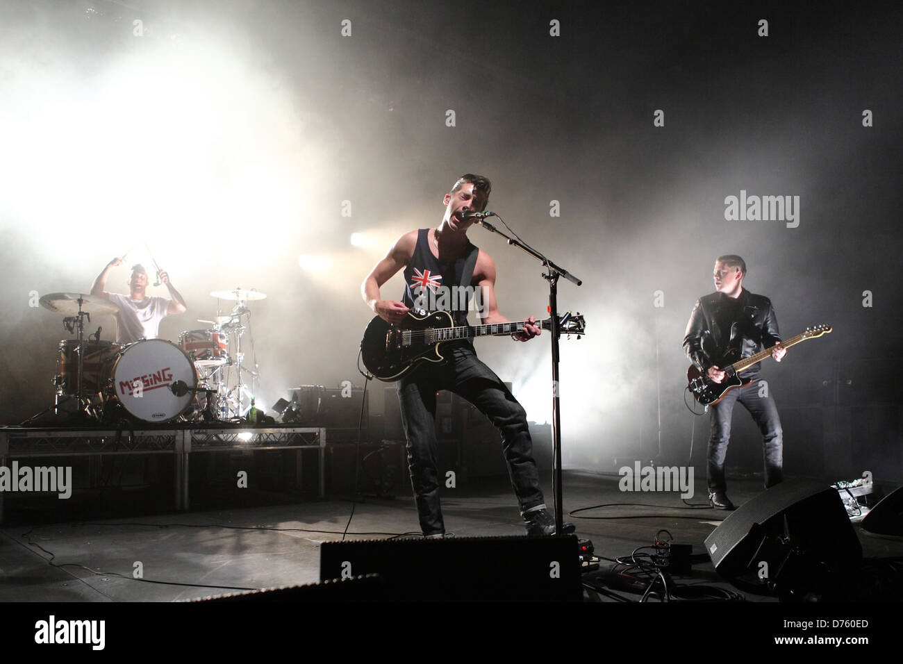 Alex Turner, Jamie Cook, Matt Helders les Arctic Monkeys live au centre de divertissement Adelaide, Australie - Banque D'Images