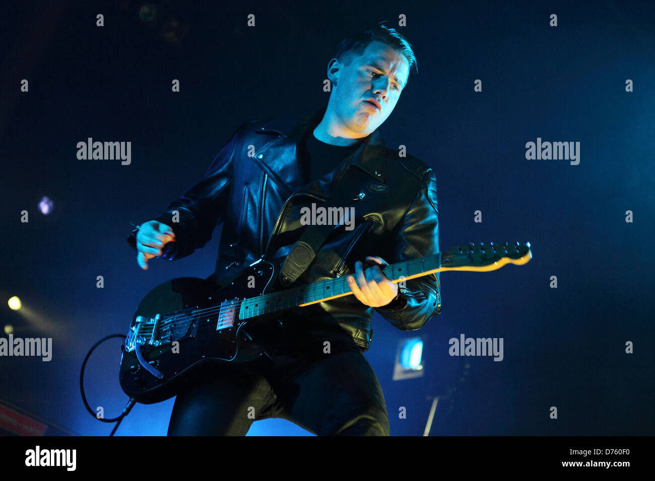 Jamie Cook les Arctic Monkeys live au centre de divertissement Adelaide, Australie - 10.01.12 Banque D'Images Jamie Cook les Arctic Monkeys live au centre de divertissement Adelaide, Australie - 10.01.12 Banque D'Images