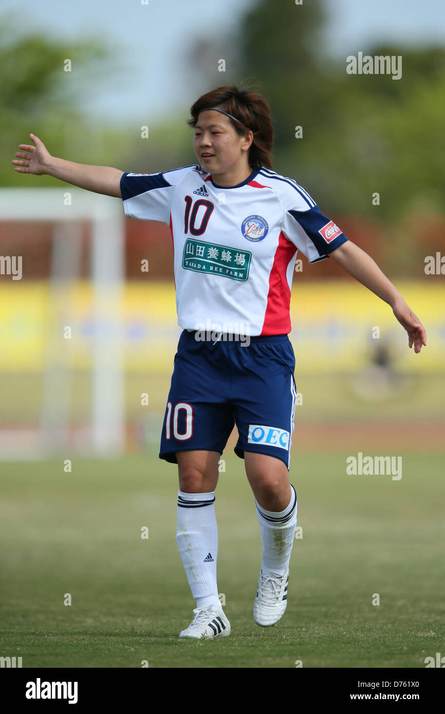 Aya Miyama (Belle), le 27 avril 2013 - Football : Football /Plenus Nadeshiko League 2013 JEF United Ichihara Chiba entre Mesdames 1-1 Okayama Yunogo Belle à Togane Arena Stadium, Chiba, Japon. (Photo de YUTAKA/AFLO SPORT) Banque D'Images