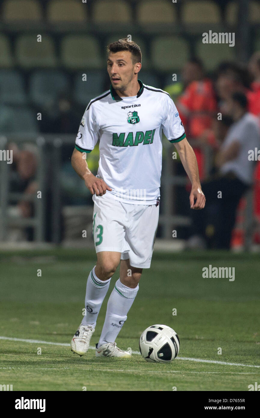 Alessandro Longhi (Modena), le 26 avril 2013 - Football / Soccer : Italien 'Serie B' match entre Modena Sassuolo 2-1 au Stade Braglia à Modène, Italie. (Photo de Maurizio Borsari/AFLO) Banque D'Images