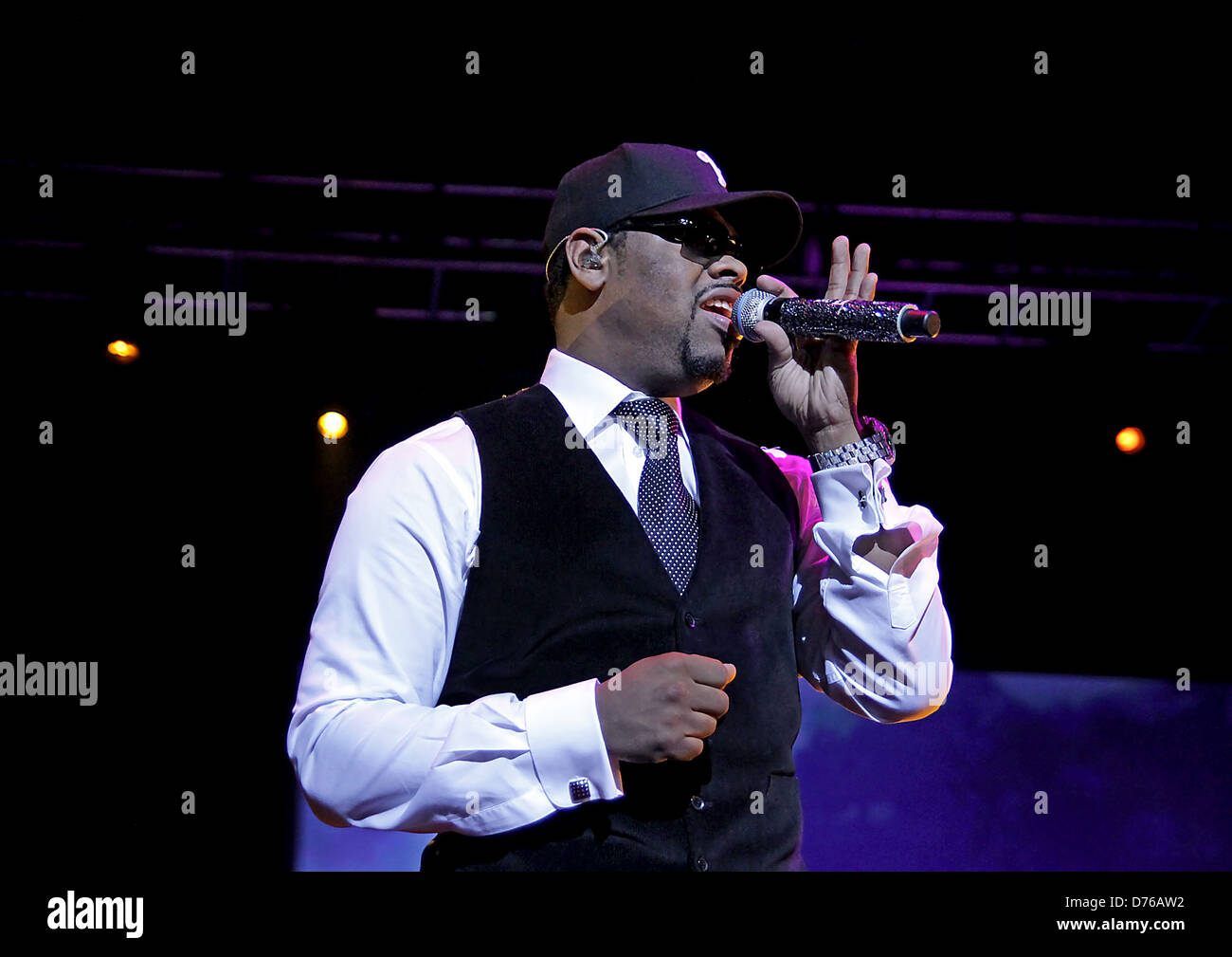 Nathan Morris De L Execution De Boyz Ii Men A La Manchester O2 Apollo Manchester Angleterre 02 02 12 Photo Stock Alamy