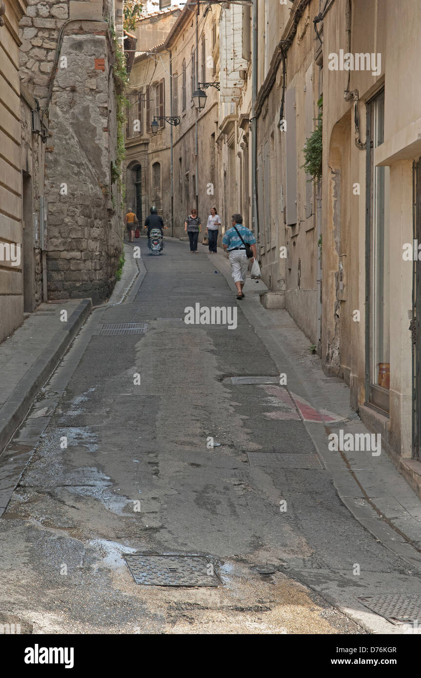 Arles route Banque de photographies et d'images à haute résolution - Alamy