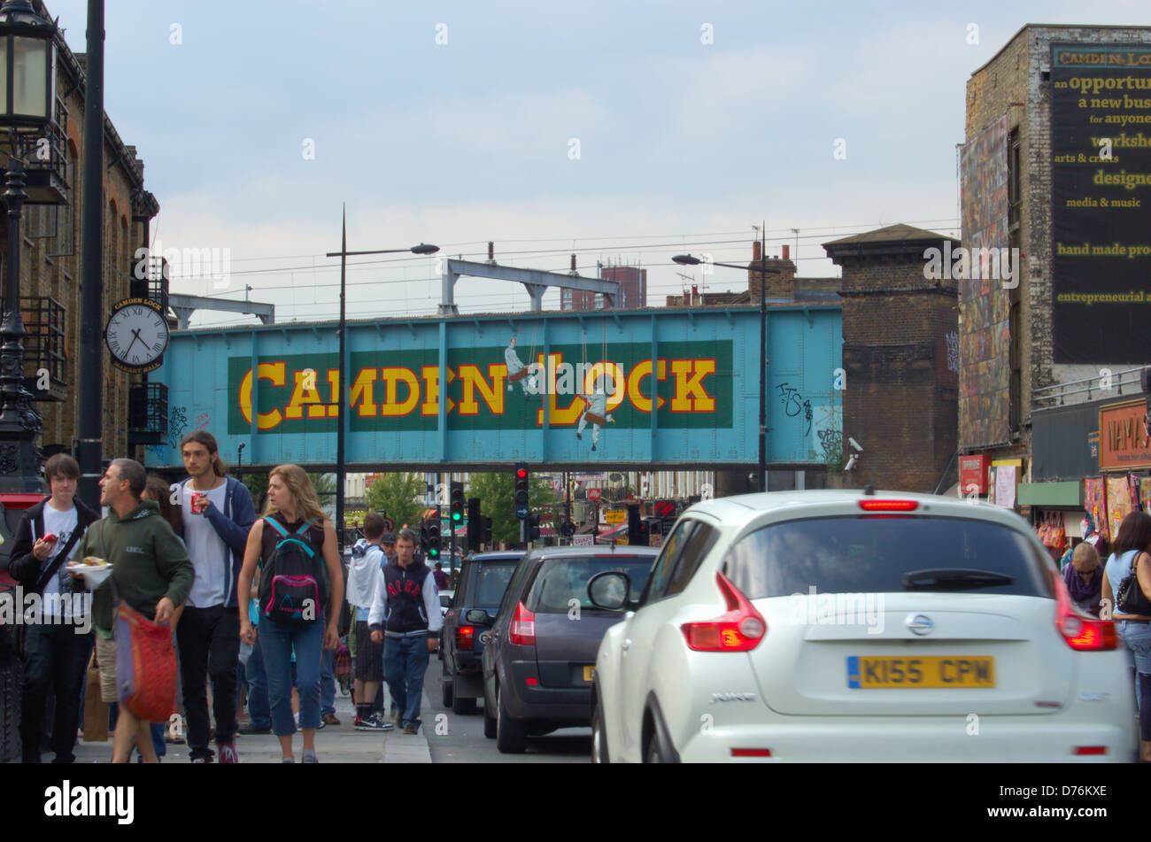 Les foules au Camden Lock à Londres, Angleterre Banque D'Images