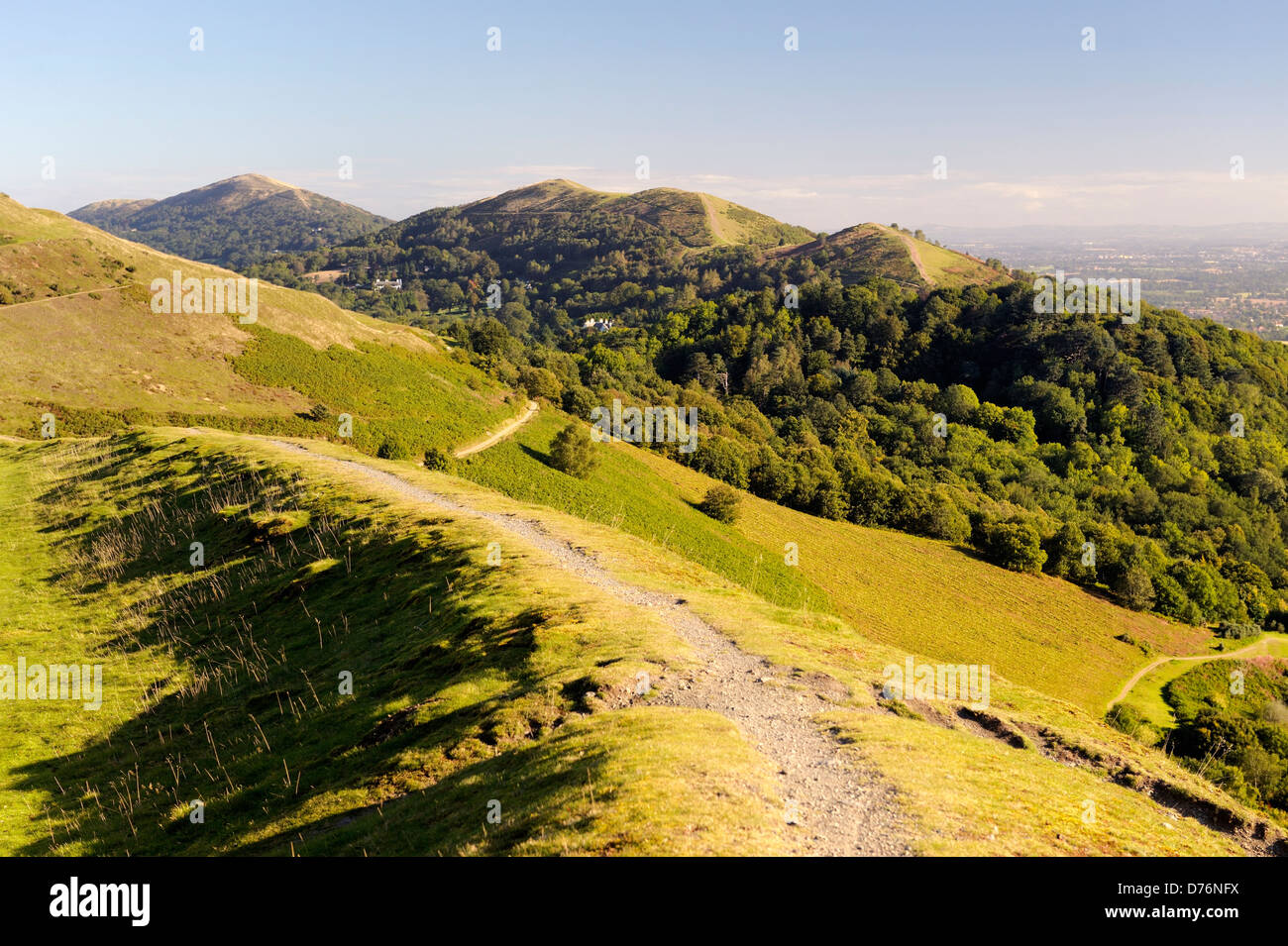 Chemin menant au nord le long de l'east flank vers Beacon Beacon Worcestershire Herefordshire. Le Malvern Hills, Herefordshire, Angleterre Banque D'Images