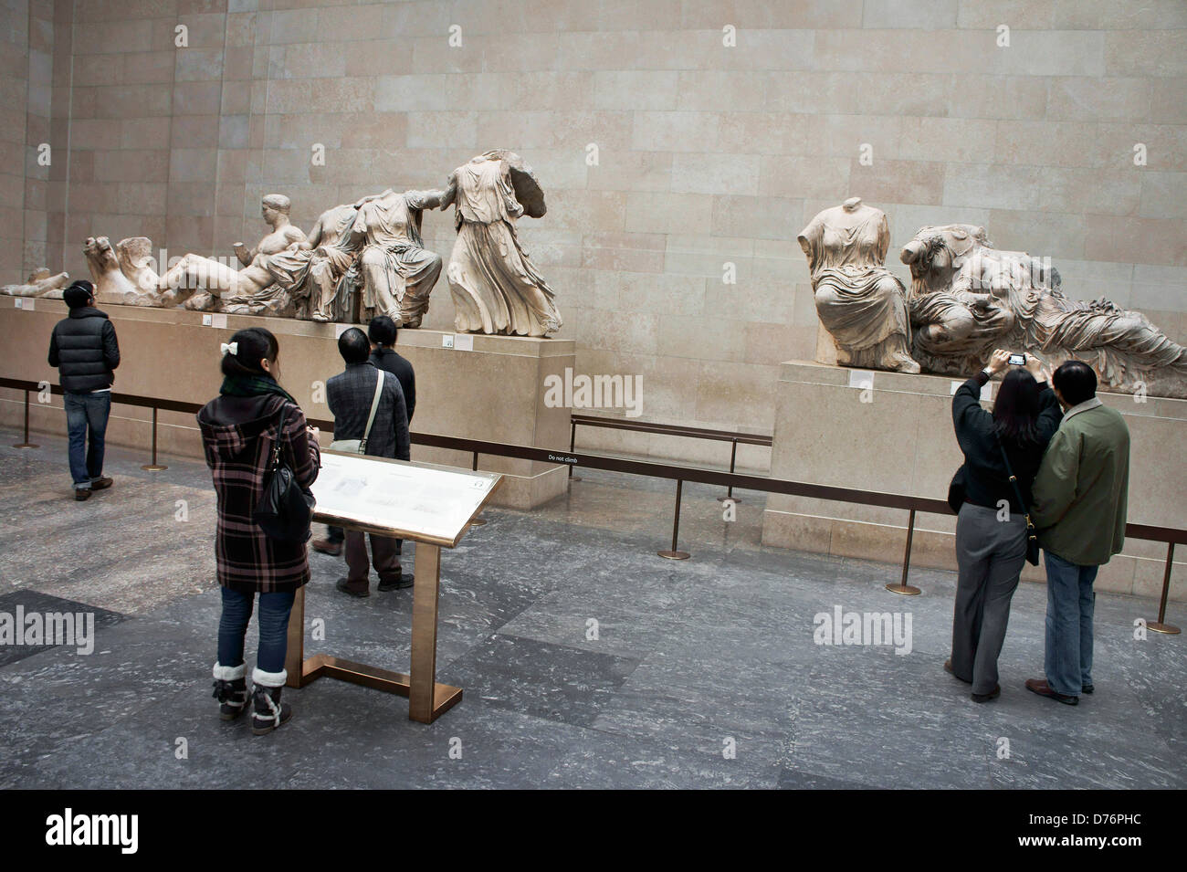 Marbres d'Elgin. British Museum, Londres. Sculpture en marbre figures du fronton est du Parthénon Banque D'Images
