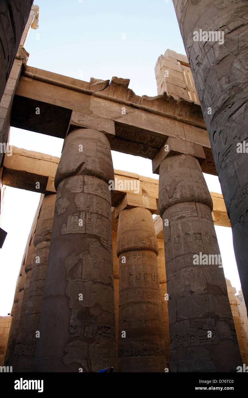 Salle hypostyle du temple de la CITÉ DANS LES COLONNES DE KARNAK LOUXOR ÉGYPTE ANUN 08 Janvier 2013 Banque D'Images
