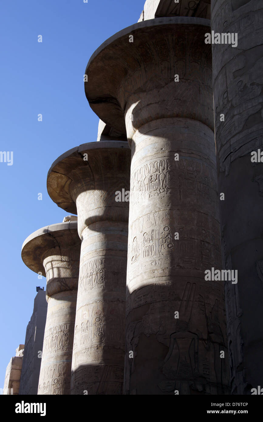 Salle hypostyle du temple de la CITÉ DANS LES COLONNES DE KARNAK LOUXOR ÉGYPTE ANUN 08 Janvier 2013 Banque D'Images