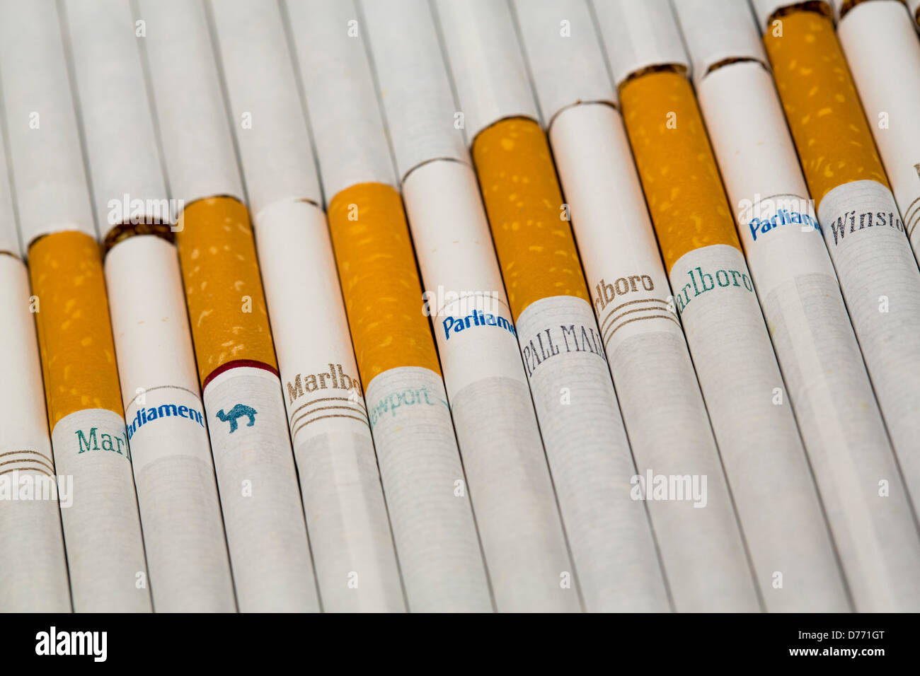 Divers cigarettes lâche. Pall Mall, Marlboro, Winston, Camel, le Parlement, Newport, American Spirit. Banque D'Images
