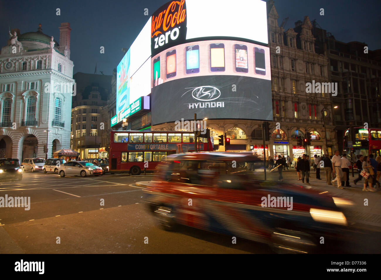 √ übritannien Londres, grande, des enseignes au néon à Piccadilly Circus Banque D'Images