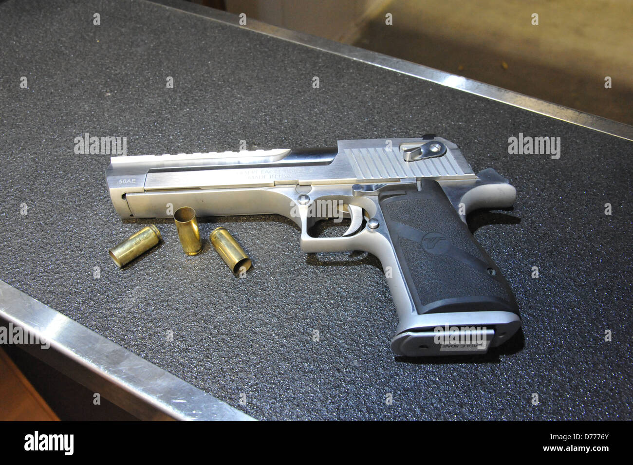 Un pistolet Desert Eagle cal 50. Banque D'Images