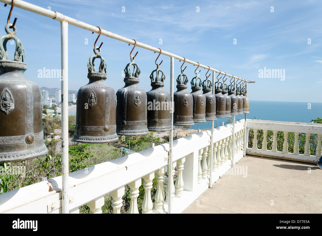 Les Cloches De Temple Chinois Sur La Montagne Des Singes
