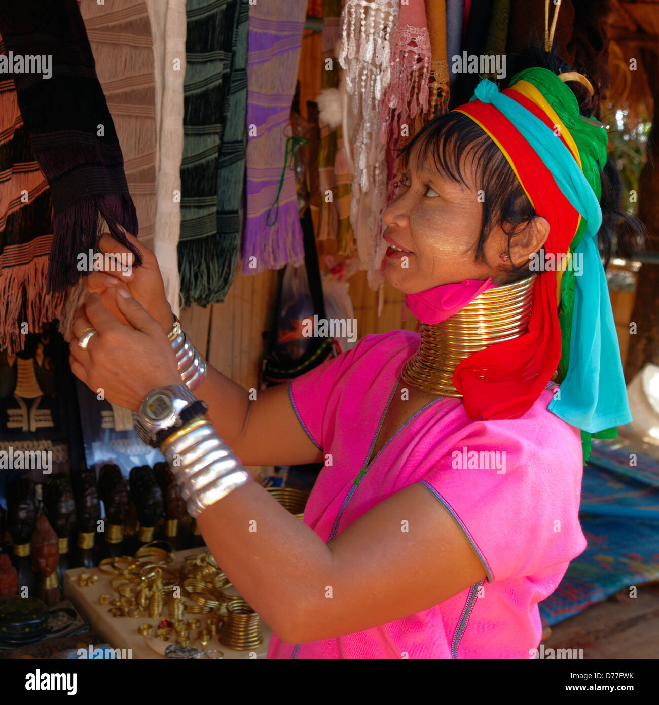Karen long cou femme groupe ethnique, la province de Chiang Rai en Thaïlande Banque D'Images