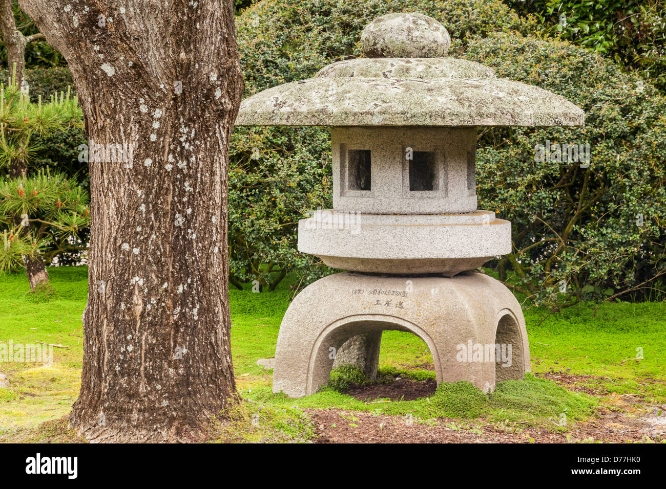 Jardin Japonais, lanterne de pierre de la Contemplation, Hamilton Gardens, Hamilton, Waikato, Nouvelle-Zélande Banque D'Images