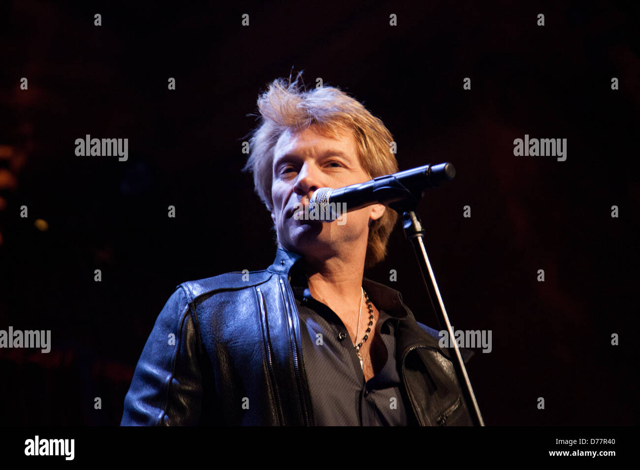 NEW YORK CITY, USA, 30 avril 2013. Le musicien Jon Bon Jovi procède à une collecte de fonds pour la banque alimentaire de la ville de New York au Cipriani Wall Street. Crédit : Erik Fuller Photography/Alamy Live News Banque D'Images