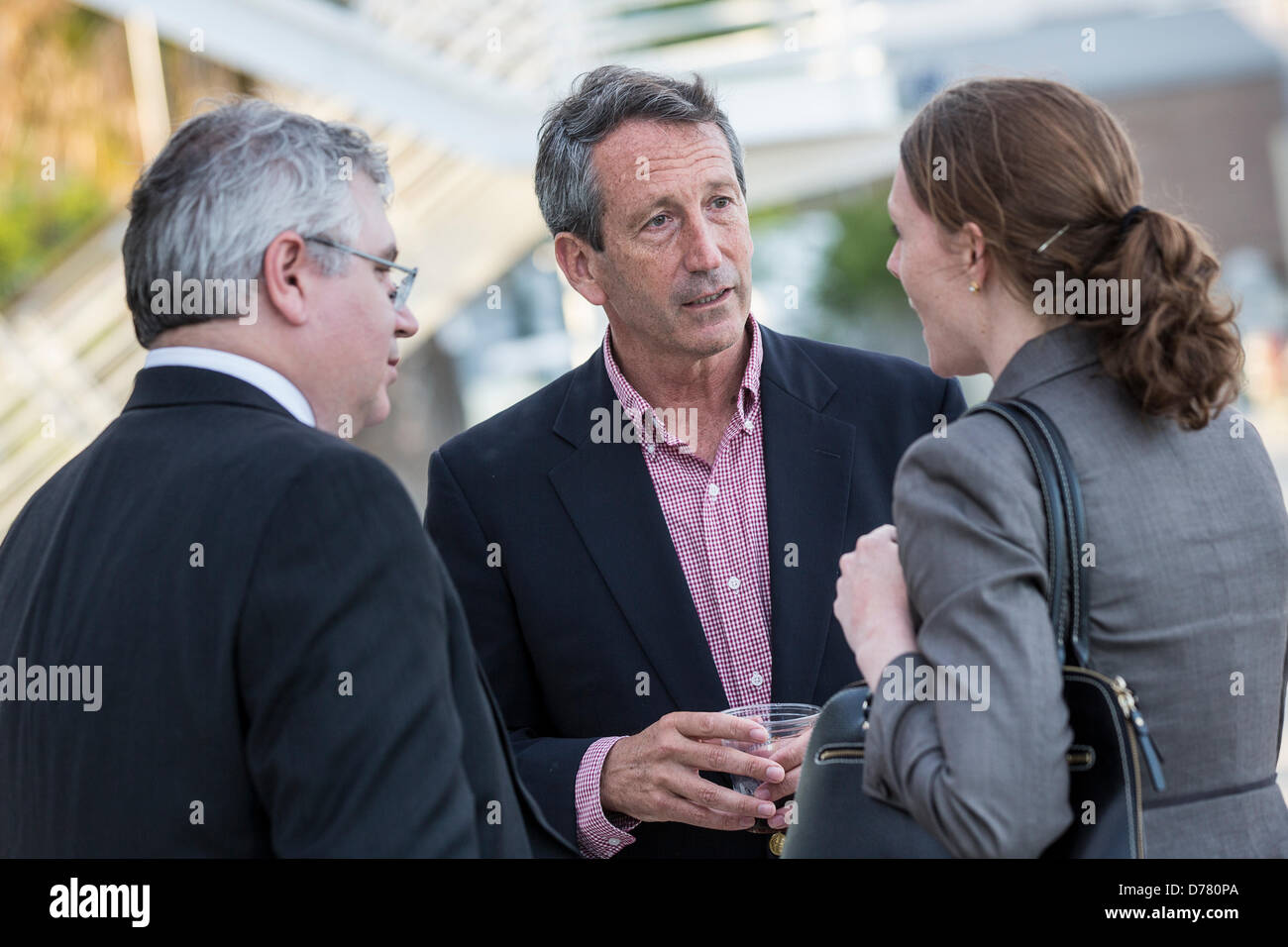 L'ancien gouverneur républicain Mark Sanford parle avec des partisans au cours de la Chambre de Commerce de la région de Charleston's Pork et la politique le 30 avril 2013 à Charleston, Caroline du Sud. Banque D'Images