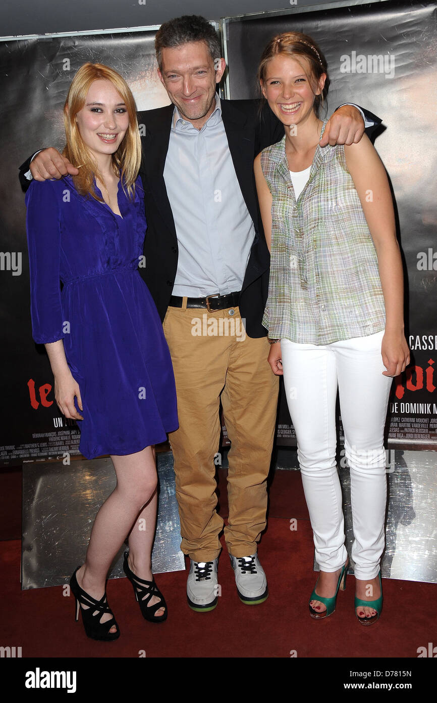 Deborah François, Vincent Cassel et Joséphine Japy Dépistage pour 'Le Moine' tenue au cinéma UGC Les Halles - Paris, des arrivées Banque D'Images