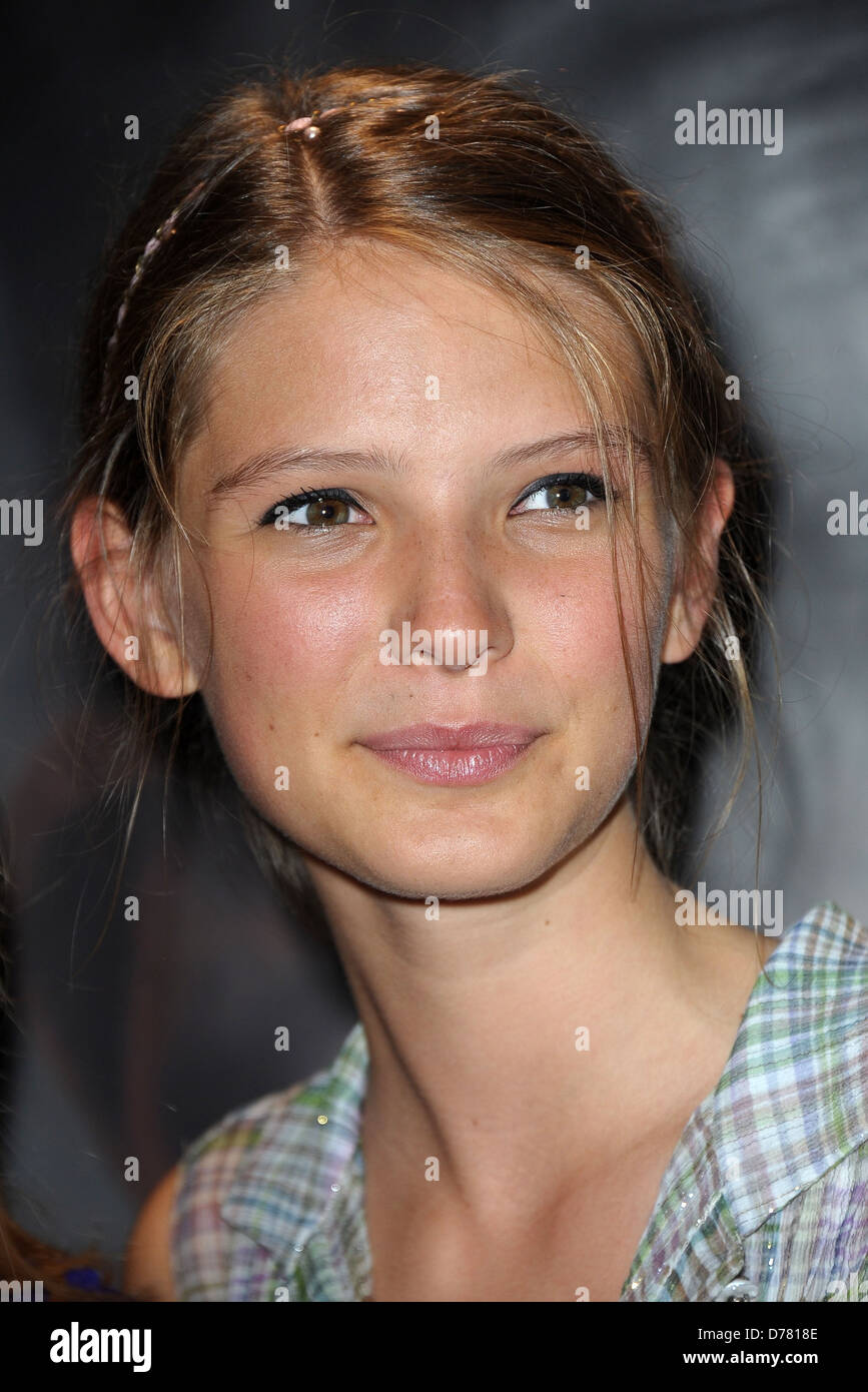 Joséphine Japy Dépistage pour 'Le Moine' tenue au cinéma UGC Les Halles - Arrivées Paris, France - 12.07.11 Banque D'Images