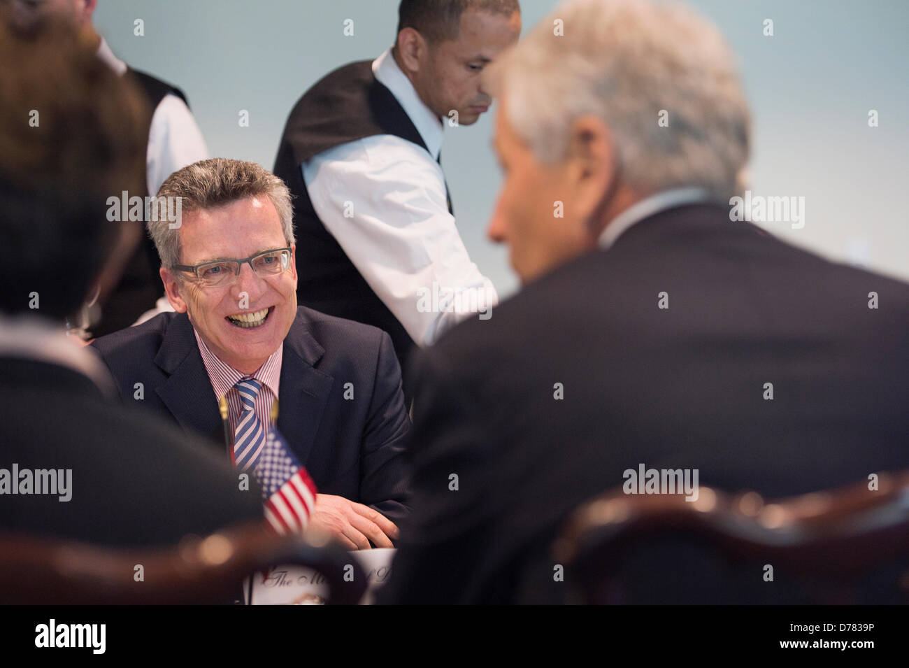 Le secrétaire américain à la défense Chuck Hagel se réunit avec le Ministre allemand de la Défense Thomas de Maizière au Pentagone le 30 avril 2013 à Washington, DC. Banque D'Images